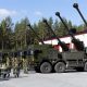 Die schwedische Beschaffungsbehörde FMV hat die ersten Artilleriesysteme des Typs Archer 8×8 an die Streitkräfte übergeben. Die Systeme gehen an das Artillerieregiment Bergslagen und sollen ab Herbst in der Wehrpflichtigenausbildung eingesetzt werden.