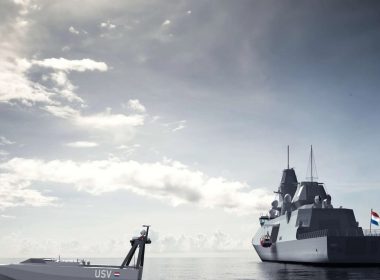 Die künftigen Anti-Submarine-Warfare-Fregatten der niederländischen und belgischen Marine sollen je ein zwölf Meter langes unbemanntes Überwasserfahrzeug mitführen. Es trägt ein abgesetztes Tauchsonar und soll die Unterwasseraufklärung über die Reichweite der Schiffssensorik hinaus ausdehnen.