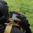 Das Bundesamt für Ausrüstung, Informationstechnik und Nutzung der Bundeswehr (BAAINBw) hat HENSOLDT mit der Lieferung der Ausstattung für abgesessene Joint Fire Support Teams (JFST) beauftragt. Der Serienauftrag folgt auf einen vorangegangenen Vertrag, in dem das Unternehmen die Leistungsfähigkeit des Systems nachgewiesen hatte.