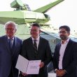 Der Rüstungskonzern baut in Calden ein Logistik- und Technologiezentrum mit mehr als 30.000 Quadratmetern Nutzfläche. Das Land Hessen fördert das Vorhaben, das Investitionsvolumen liegt im dreistelligen Millionenbereich.