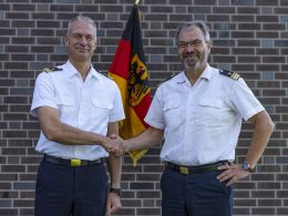 Flottillenadmiral Andreas Czerwinski führt seit dem 21. September 2026 das Marineunterstützungskommando in Wilhelmshaven. Die Dienststelle soll künftig als Waffensystemkommando Marine erweiterte Aufgaben übernehmen.