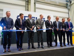 In Neubrandenburg hat General Dynamics European Land Systems (GDELS) ein Zentrum für Wartung, Instandsetzung und Ausbildung rund um den Radpanzer Piranha eröffnet. Das aus der Luftwaffe bekannte Konzept der Systemunterstützung wird damit erstmals auf ein Landsystem übertragen.