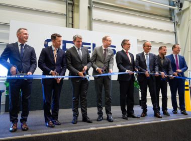 In Neubrandenburg hat General Dynamics European Land Systems (GDELS) ein Zentrum für Wartung, Instandsetzung und Ausbildung rund um den Radpanzer Piranha eröffnet. Das aus der Luftwaffe bekannte Konzept der Systemunterstützung wird damit erstmals auf ein Landsystem übertragen.