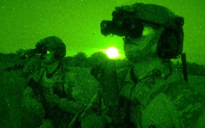 Das Bundesamt für Ausrüstung, Informationstechnik und Nutzung der Bundeswehr (BAAINBw) hat ein europaweites Vergabeverfahren für 500 Fusionsbrillen und 150 smarte Batteriepacks für die Spezialkräfte der Bundeswehr eröffnet.