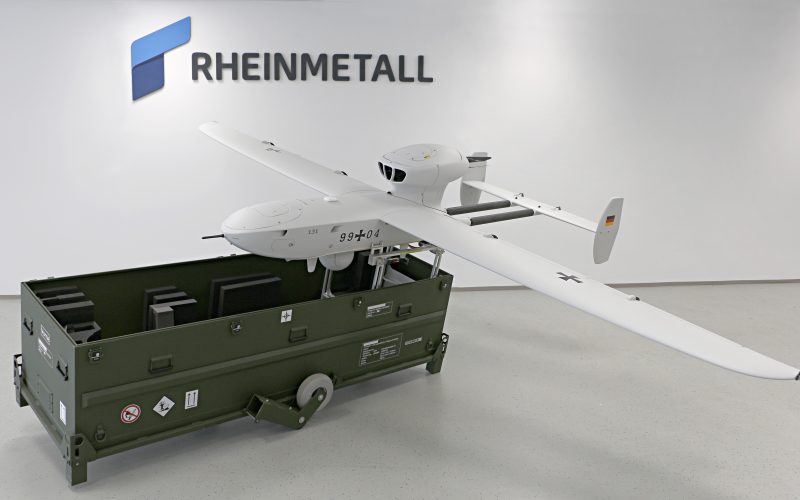 Das Luftfahrtamt der Bundeswehr hat dem unbemannten Aufklärungssystem LUNA NG eine vorläufige Verkehrszulassung erteilt. Die vollständige Musterzulassung steht aus, der Zulauf des ersten Seriensystems liegt rund sieben Jahre hinter der ursprünglichen Planung.