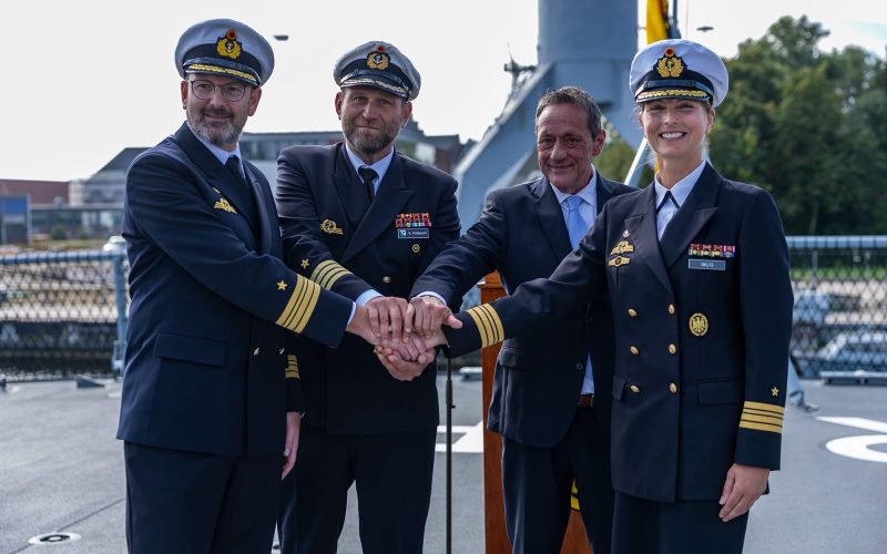 Fregattenkapitän Ute Niklas hat in Wilhelmshaven das Kommando über die Fregatte „Rheinland-Pfalz“ übernommen. Damit führt erstmals in der Geschichte der Deutschen Marine eine Frau eine Fregatte.