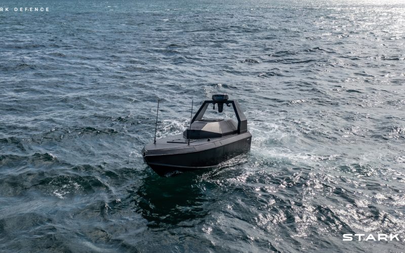 Das Berliner Rüstungsunternehmen STARK und die Werft Flensburger Shipyard (FSG) haben eine Absichtserklärung über die gemeinsame Produktion unbemannter Überwassersysteme unterzeichnet. Die Vanta-Familie soll künftig am Standort Flensburg in größeren Stückzahlen gefertigt werden.