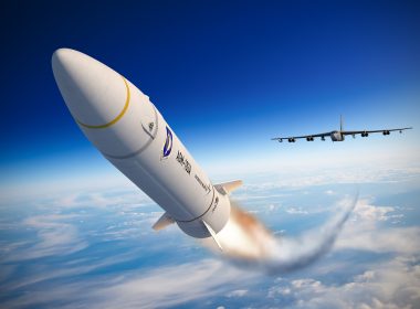 Die US Air Force hat Lockheed Martin mit der Produktion der luftgestützten Hyperschallwaffe AGM-183A ARRW beauftragt. Der Vertrag hat einen Wert von 694 Millionen US-Dollar, parallel baut das Unternehmen seine Fertigung in Troy im US-Bundesstaat Alabama aus.