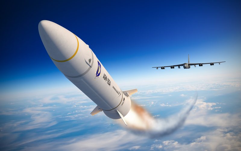 Die US Air Force hat Lockheed Martin mit der Produktion der luftgestützten Hyperschallwaffe AGM-183A ARRW beauftragt. Der Vertrag hat einen Wert von 694 Millionen US-Dollar, parallel baut das Unternehmen seine Fertigung in Troy im US-Bundesstaat Alabama aus.
