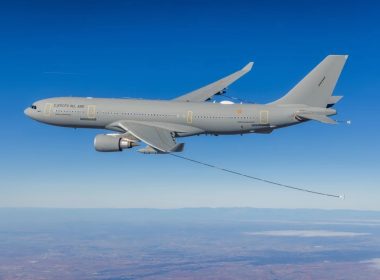 Airbus hat das dritte Tank- und Transportflugzeug A330 MRTT an Spanien übergeben und damit den 2021 erteilten Auftrag über drei Maschinen abgeschlossen. Parallel bereitet Madrid gemeinsam mit Polen eine deutlich größere Beschaffung vor.
