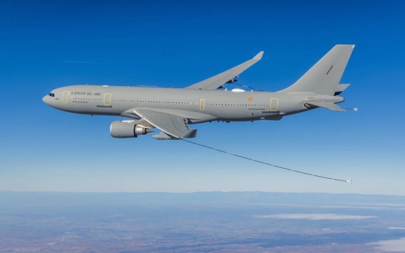 Airbus hat das dritte Tank- und Transportflugzeug A330 MRTT an Spanien übergeben und damit den 2021 erteilten Auftrag über drei Maschinen abgeschlossen. Parallel bereitet Madrid gemeinsam mit Polen eine deutlich größere Beschaffung vor.
