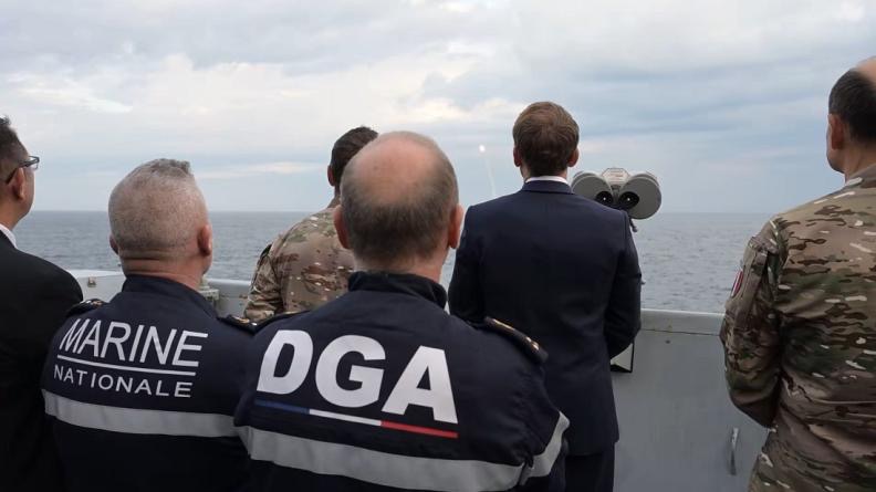 Das französische Raketen-U-Boot „Le Vigilant“ hat am 6. Oktober 2026 vor der bretonischen Küste erstmals eine strategische Rakete der Version M51.3 von See aus gestartet. Der Abnahmeschuss ohne nuklearen Gefechtskopf bestätigt nach Angaben der Rüstungsbehörde DGA die Einsatzfähigkeit des Waffensystems nach der Werftliegezeit des Bootes.