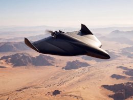Das französische Rüstungs-Start-up Harmattan AI hat mit IRIFI ein autonomes Einweg-Angriffssystem für Ziele in bis zu 2.000 Kilometern Entfernung präsentiert. Angaben zu Nutzlast, Geschwindigkeit, Preis, Entwicklungsstand und Kunden macht das Unternehmen nicht.