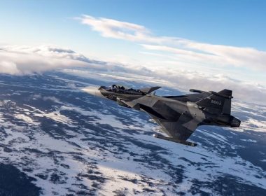 Saab hat drei kanadische Luftfahrtunternehmen als Hauptpartner für eine mögliche Gripen-Beschaffung durch Kanada benannt. Die Vereinbarungen greifen nur, wenn Ottawa sich für den Gripen E entscheidet.