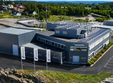 Die Rheinmetall-Tochter Rheinmetall Nordic AS hat am 1. Oktober 2026 einen neuen Standort in Skoppum in Betrieb genommen. Dort bündelt das Unternehmen Entwicklung, Fertigung, Systemintegration und Kundenbetreuung auf rund 4.600 Quadratmetern.