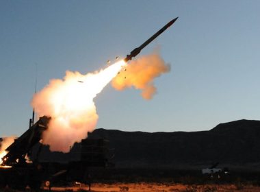 Lockheed Martin hat Boeing mit dem Ausbau der Produktion und der Lieferung von Suchköpfen für den Patriot-Abfangflugkörper PAC-3 MSE beauftragt. Der vorläufige Vertrag hat ein Volumen von rund 14,7 Milliarden US-Dollar und eine Laufzeit von sieben Jahren.