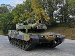 KNDS Deutschland und das norwegische Unternehmen RITEK haben am 15. Oktober 2026 in Levanger die Fertigung des Kampfpanzers Leopard 2 A8 aufgenommen. Am neuen Standort entstehen 37 der 54 Panzer, die Norwegen für sein Heer bestellt hat.