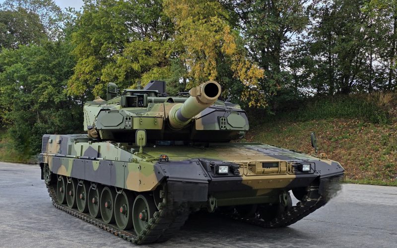 KNDS Deutschland und das norwegische Unternehmen RITEK haben am 15. Oktober 2026 in Levanger die Fertigung des Kampfpanzers Leopard 2 A8 aufgenommen. Am neuen Standort entstehen 37 der 54 Panzer, die Norwegen für sein Heer bestellt hat.