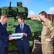 Die lettischen Streitkräfte haben den ersten im Land montierten Schützenpanzer Hunter von GDELS-Santa Bárbara Sistemas erhalten. Bis 2029 sollen insgesamt 84 Fahrzeuge auf Basis der ASCOD-Plattform ausgeliefert werden.
