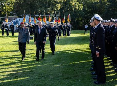 Konteradmiral Wilhelm Tobias Abry ist neuer Inspekteur der Marine. Generalinspekteur Carsten Breuer übergab das Kommando an der Marineschule Mürwik in Flensburg, Vizeadmiral Jan Christian Kaack tritt nach gut vier Jahren an der Spitze der Teilstreitkraft in den Ruhestand.