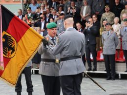 Das Panzerbataillon 203 aus Augustdorf hat einen neuen Kommandeur. Oberstleutnant Matthias Weishäupl führt nun den Verband, der im zweiten Halbjahr 2027 als Teil der Panzerbrigade 45 „Litauen" an die NATO-Ostflanke verlegen soll.
