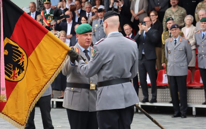 Das Panzerbataillon 203 aus Augustdorf hat einen neuen Kommandeur. Oberstleutnant Matthias Weishäupl führt nun den Verband, der im zweiten Halbjahr 2027 als Teil der Panzerbrigade 45 „Litauen" an die NATO-Ostflanke verlegen soll.