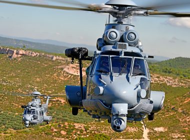 Rumänien hat zwölf Mehrzweckhubschrauber des Typs H225M bestellt. Der Vertrag wurde über die französische Rüstungsbehörde DGA geschlossen und wird über das EU-Finanzierungsinstrument SAFE abgewickelt.